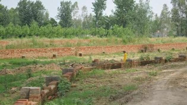 ED’s move to freeze the properties — this means stopping their sale — is the first step towards attaching them with the case (to possibly recover the scam money), said senior officials of the central agency from its Punjab headquarters in Jalandhar.(HT File/Representative image) ED’s move to freeze the properties — this means stopping their sale — is the first step towards attaching them with the case (to possibly recover the scam money), said senior officials of the central agency from its Punjab headquarters in Jalandhar.(HT File/Representative image)