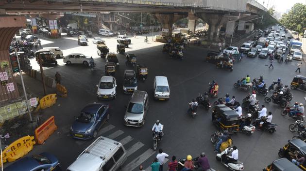 One of the black spots under Vakola flyover at Santacruz in Mumbai.(Satyabrata Tripathy/HT Photo) One of the black spots under Vakola flyover at Santacruz in Mumbai.(Satyabrata Tripathy/HT Photo)