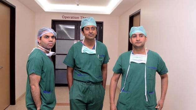 Dr Sushil Dube, Dr Somnath Chatopaddhyay and Dr Gaurav Choubal at the Jupiter Hospital in Pune. “The patient was suffering from hepatic artery thrombosis (blockage of blood vessels), and hence, needed an urgent liver transplant to save his life. His health was deteriorating and because of which, the transplant committee took the decision to push the case as a priority. The patient’s waiting number was six on the list of people waiting to receive transplants,” said Dr Sunil Rao, chief operating officer (COO), Jupiter Hospital. (Ravindra Joshi/HT PHOTO) 