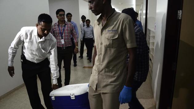 The liver was transported to the hospital from Kolhapur in record time. (Ravindra Joshi/HT PHOTO) 