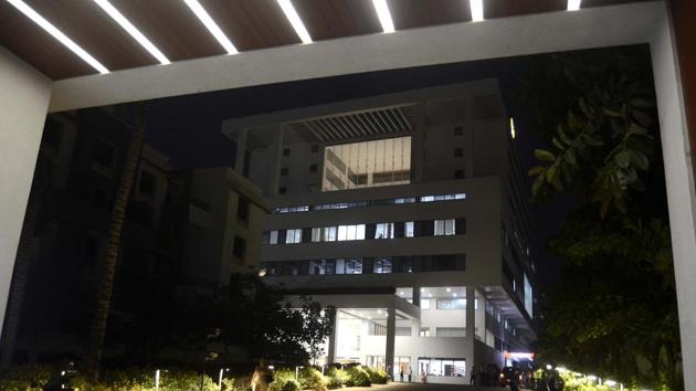 A 33-year-old donor was declared brain dead on May 4 after a road accident on April 30 in Kolhapur. His family volunteered to donate three of his organs. The kidney, liver and heart were been taken for transplantation, wherein the liver was being received in Pune, heart being sent to Mumbai, one of the kidneys was to be given in Kolhapur and another in Solapur. (Ravindra Joshi/HT PHOTO) 