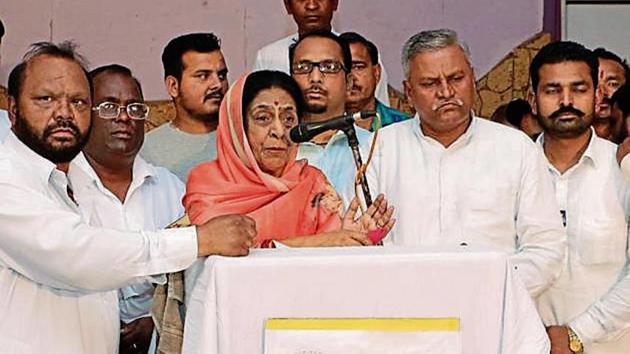 Former Union minister Santosh Chaudhary addressing the gathering during the ‘bhog’ ceremony of Dalit youth Yashwant Bobby in Phagwara on Sunday. (HT Photo) Former Union minister Santosh Chaudhary addressing the gathering during the ‘bhog’ ceremony of Dalit youth Yashwant Bobby in Phagwara on Sunday. (HT Photo)