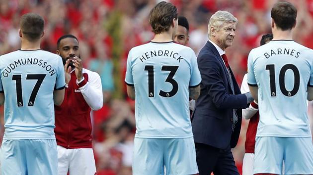 Arsenal's French manager Arsene Wenger (2nd R) receives a guard of honour as he arrives for the English Premier League football match between Arsenal and Burnley at the Emirates Stadium in London. (AFP) Arsenal's French manager Arsene Wenger (2nd R) receives a guard of honour as he arrives for the English Premier League football match between Arsenal and Burnley at the Emirates Stadium in London. (AFP)