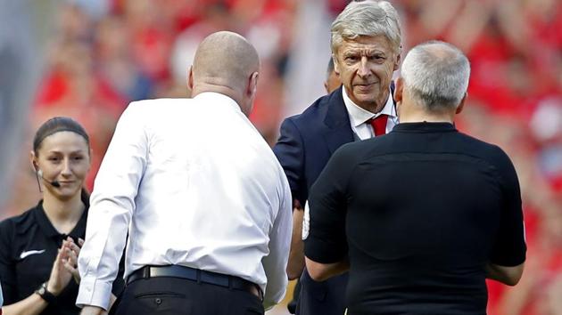 Arsenal's manager Arsene Wenger (2nd R) shakes hands with Burnley's English manager Sean Dyche as he arrives for the English Premier League football match between Arsenal and Burnley at the Emirates Stadium. (AFP) Arsenal's manager Arsene Wenger (2nd R) shakes hands with Burnley's English manager Sean Dyche as he arrives for the English Premier League football match between Arsenal and Burnley at the Emirates Stadium. (AFP)