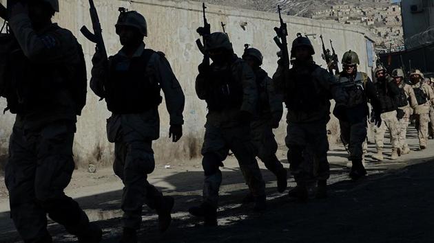 In this file photo taken on January 21, 2013, Afghan commandos walk down a road near the Kabul police headquarters building. (AFP) In this file photo taken on January 21, 2013, Afghan commandos walk down a road near the Kabul police headquarters building. (AFP)