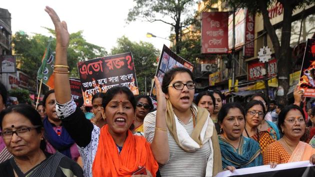 BJP workers take out a protest rally in Kolkata against panchayat poll nomination violence.(HT/Samir Jana)