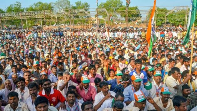 A rally in Karnataka ahead of assembly elections. Over the years, a widely-held belief has taken root among India’s election analysts that an increase in voter turnout is inherently bad news for incumbents.(PTI File Photo) A rally in Karnataka ahead of assembly elections. Over the years, a widely-held belief has taken root among India’s election analysts that an increase in voter turnout is inherently bad news for incumbents.(PTI File Photo)