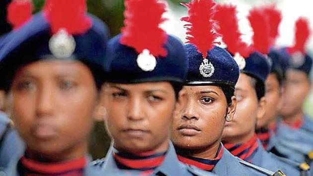 The Centre has opposed Delhi HC’s 2010 order granting permanent commission to women officers recruited in the Indian army.(AFP File)