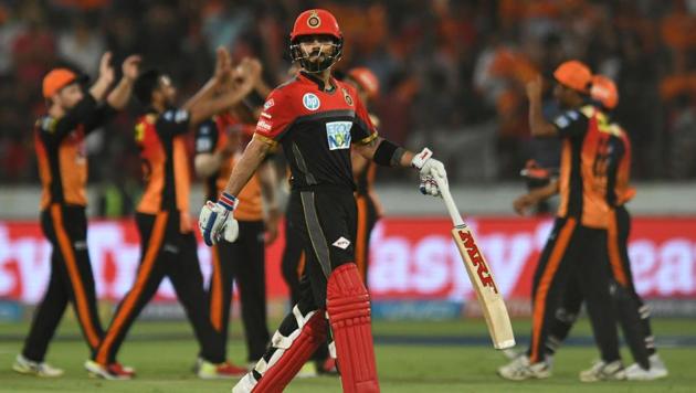Royal Challengers Bangalore cricketer Virat Kohli (C) walks back to the pavilion as Sunrisers Hyderabad players celebrate during the 2018 Indian Premier League (IPL) Twenty20 cricket match at the Rajiv Gandhi International Cricket Stadium in Hyderabad on Monday.(AFP) Royal Challengers Bangalore cricketer Virat Kohli (C) walks back to the pavilion as Sunrisers Hyderabad players celebrate during the 2018 Indian Premier League (IPL) Twenty20 cricket match at the Rajiv Gandhi International Cricket Stadium in Hyderabad on Monday.(AFP)