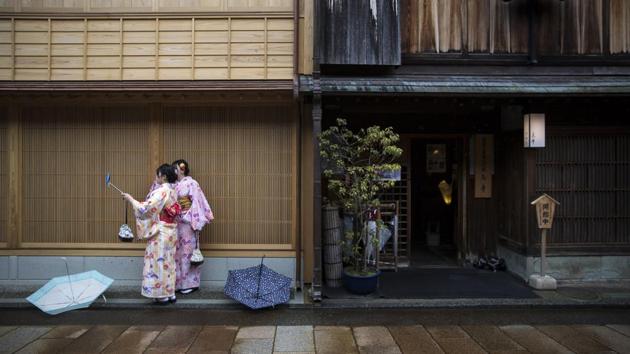 Tourists wearing rental kimonos take pictures in the Higashi Chaya district of Kanazawa, Japan.“My mother told me the kimono business is risky and volatile,” Ochi said, adding that her mother’s shop struggled after the bubble economy ended in the early 1990s. But now, she said, business was booming and she expects the Tokyo 2020 Olympic Games will drive new demand as tourists flock to Japan. (Tomohiro Ohsumi / Bloomberg) Tourists wearing rental kimonos take pictures in the Higashi Chaya district of Kanazawa, Japan.“My mother told me the kimono business is risky and volatile,” Ochi said, adding that her mother’s shop struggled after the bubble economy ended in the early 1990s. But now, she said, business was booming and she expects the Tokyo 2020 Olympic Games will drive new demand as tourists flock to Japan. (Tomohiro Ohsumi / Bloomberg)