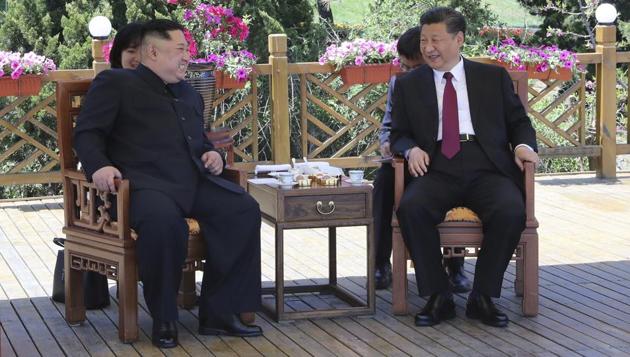 In this photo taken between May 7 and 8, 2018, released by Xinhua News Agency, Chinese President Xi Jinping speaks to North Korean leader Kim Jong Un in Dalian in northeastern China's Liaoning Province.(AP)