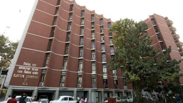 The poll panel has invited law panel chief Justice BS Chauhan (retd) and other top officials to discuss the issue on May 16. (Livemint File Photo) The poll panel has invited law panel chief Justice BS Chauhan (retd) and other top officials to discuss the issue on May 16. (Livemint File Photo)
