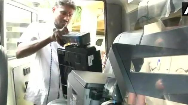 Election Commission officials seize printers from a flat at SLV Park View Apartment in Jalahalli area where 9,746 voter ID cards were found on Tuesday night. (ANI/Twitter) Election Commission officials seize printers from a flat at SLV Park View Apartment in Jalahalli area where 9,746 voter ID cards were found on Tuesday night. (ANI/Twitter)
