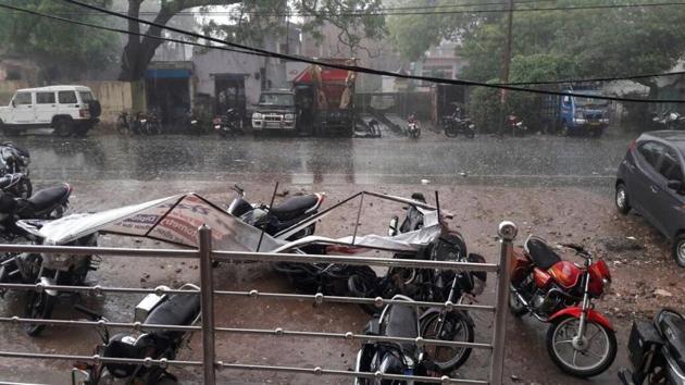 The thunderstorm left a trail of destruction in Hathras district. (HT Photo) The thunderstorm left a trail of destruction in Hathras district. (HT Photo)