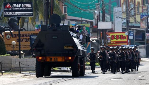 A group of mobile brigade policemen patrol near an armoured car at the Mobile Police Brigade (Brimob) headquarters in Depok, south of Jakarta, Indonesia, May 9, 2018. (Reuters File Photo) A group of mobile brigade policemen patrol near an armoured car at the Mobile Police Brigade (Brimob) headquarters in Depok, south of Jakarta, Indonesia, May 9, 2018. (Reuters File Photo)