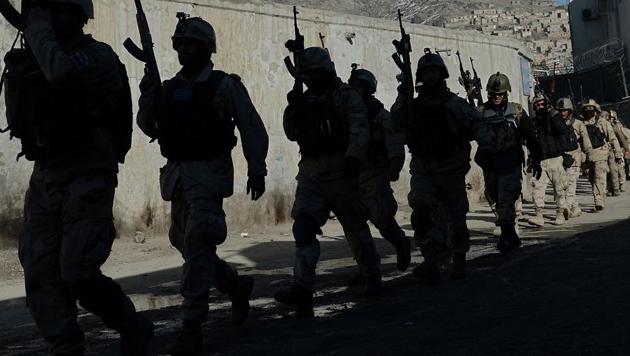 In this file photo, Afghan commandos walk down a road near the Kabul police headquarters. (AFP) In this file photo, Afghan commandos walk down a road near the Kabul police headquarters. (AFP)