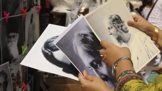 People buy prints of photographs of nobel laureate Rabindranath Tagore to mark his 157th birth anniversary at the Jorasanko Thakurbari in Kolkata on Wednesday. (Samir Jana / HT Photo) People buy prints of photographs of nobel laureate Rabindranath Tagore to mark his 157th birth anniversary at the Jorasanko Thakurbari in Kolkata on Wednesday. (Samir Jana / HT Photo)