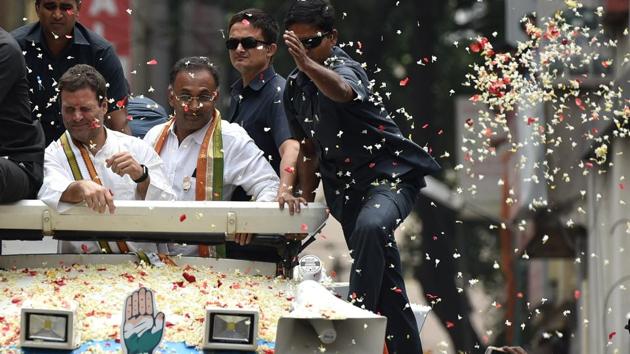 Supporters shower flowers on All India Congress Committee President Rahul Gandhi during a road show ahead of Karnataka state assembly elections at Belapet in Bengaluru on Wednesday. (Arijit Sen / HT Photo) Supporters shower flowers on All India Congress Committee President Rahul Gandhi during a road show ahead of Karnataka state assembly elections at Belapet in Bengaluru on Wednesday. (Arijit Sen / HT Photo)
