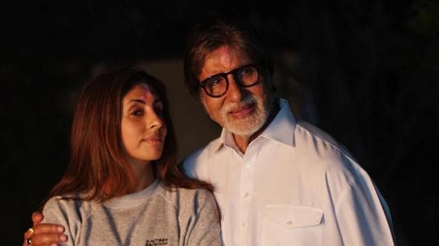 Shweta Bachchan Nanda with Amitabh Bachchan.(Instagram)