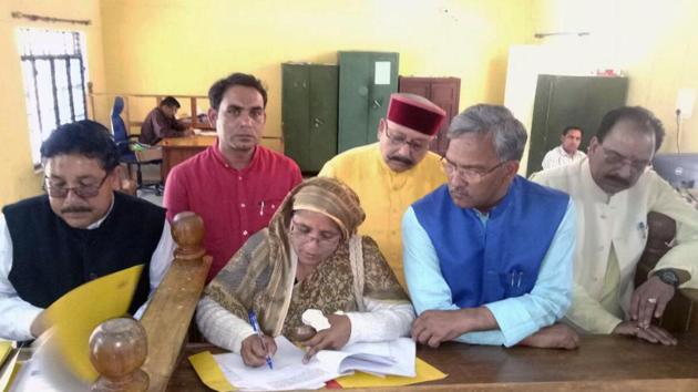 BJP candidate Munni Devi files her nomination papers on Thursday.(HT Photo)