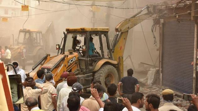 The East Delhi Municipal Corporation (EDMC) today demolished encroachments during an anti-encroachment drive at Mangal bazar in Laxmi Nagar, New Delhi on Wednesday. (Raj K Raj / HT Photo)