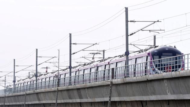 The newly inaugurated magenta line of the Delhi metro faces glitches as the coaches slow down between the Kalindi Kunj and Okhla bird sanctuary stations, in Noida.(HT Representative Photo) The newly inaugurated magenta line of the Delhi metro faces glitches as the coaches slow down between the Kalindi Kunj and Okhla bird sanctuary stations, in Noida.(HT Representative Photo)