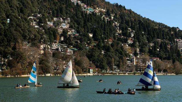 A view of the Nainital lake. The district authorities have apprised the court that for creating special vendor zones, two areas-Talitaal and Bara Pathar-were under their active consideration.(HT Photo/Representative image)