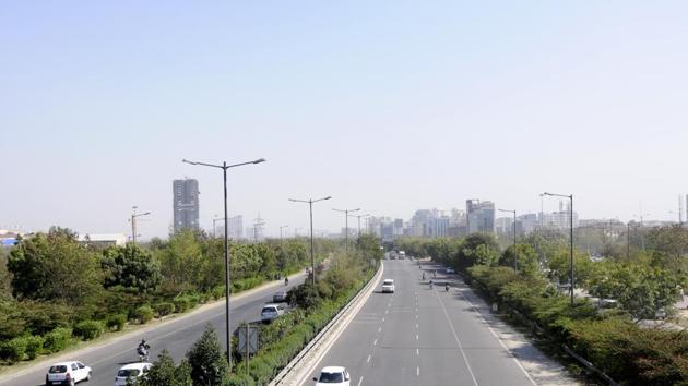 The Rs5,763 crore EPE will provide signal-free connectivity between Ghaziabad, Faridabad, Gautam Budh Nagar (Greater Noida) and Palwal on the periphery of Delhi, channelling non-Delhi-bound traffic, decongesting the capital and reducing pollution.(File photo)