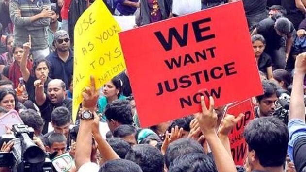 The woman was trying to hail a rickshaw to Paharganj when a rickshaw puller misbehaved with her. The woman was trying to hail a rickshaw to Paharganj when a rickshaw puller misbehaved with her.