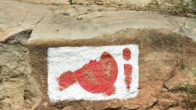 Verging on overcaution, the hammer and sickle of the Communist Party of India (CPI) has been filled with paint despite the fact that no one is contesting a seat from the party here in Chitradurga district. (Arijit Sen / HT Photo) Verging on overcaution, the hammer and sickle of the Communist Party of India (CPI) has been filled with paint despite the fact that no one is contesting a seat from the party here in Chitradurga district. (Arijit Sen / HT Photo)
