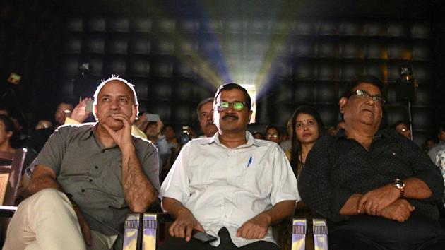Delhi Chief Minister Arvind Kejriwal (C) along with Deputy CM Manish Sisodia (L) watch a movie “A Billion Colour Story” co-produced by filmmaker Satish Kaushik (R) during the inauguration of a mobile digital movie theatre at Indira Gandhi National Centre in New Delhi on May 09, 2018. (Raj K Raj / HT Photo) Delhi Chief Minister Arvind Kejriwal (C) along with Deputy CM Manish Sisodia (L) watch a movie “A Billion Colour Story” co-produced by filmmaker Satish Kaushik (R) during the inauguration of a mobile digital movie theatre at Indira Gandhi National Centre in New Delhi on May 09, 2018. (Raj K Raj / HT Photo)