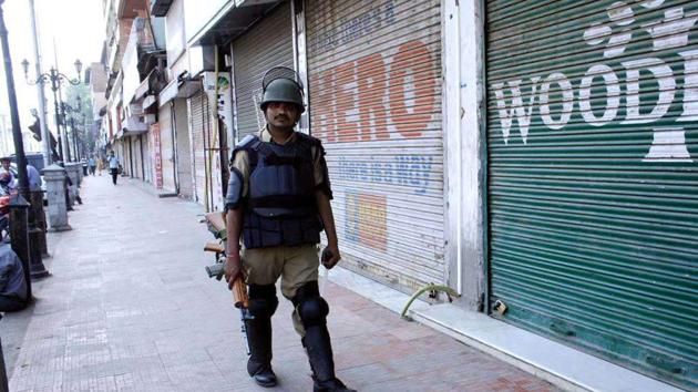 CRPF personnel patrolling in Srinagar.(HT File Photo)