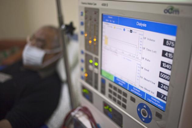 A patient undergoes dialysis at a hospital in Delhi.(Bloomberg file photo)