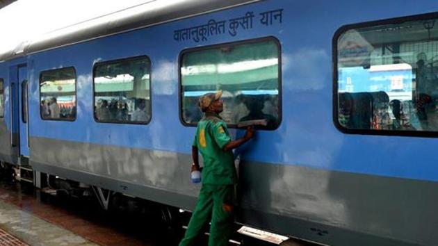 Indian Railways has come under repeated criticisms over the quality of food served. Last year, the Comptroller and Auditor General (CAG), in its report had termed the food served at stations and in trains unfit for human consumption.(AFP file photo)
