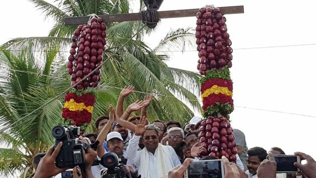 A garland of apples is offered to Karnataka Chief Minister Siddaramaiah during his campaign for the upcoming assembly elections at Madegowdanahalli in Mysuru on April 02, 2018. (HT Photo) A garland of apples is offered to Karnataka Chief Minister Siddaramaiah during his campaign for the upcoming assembly elections at Madegowdanahalli in Mysuru on April 02, 2018. (HT Photo)