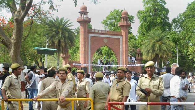 Security personnel stand guard as students stage a protest over Jinnah portrait issue outside the Aligarh Muslim University gate in Aligarh on May 4.(PTI File Photo) Security personnel stand guard as students stage a protest over Jinnah portrait issue outside the Aligarh Muslim University gate in Aligarh on May 4.(PTI File Photo)