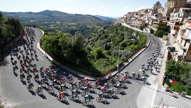 The pack rides in Monterosso Almo during the 4th stage between Catania and Caltagirone (Sicily) of the 101st Giro d’Italia, Tour of Italy cycling race. (Luk Benies / AFP) The pack rides in Monterosso Almo during the 4th stage between Catania and Caltagirone (Sicily) of the 101st Giro d’Italia, Tour of Italy cycling race. (Luk Benies / AFP)