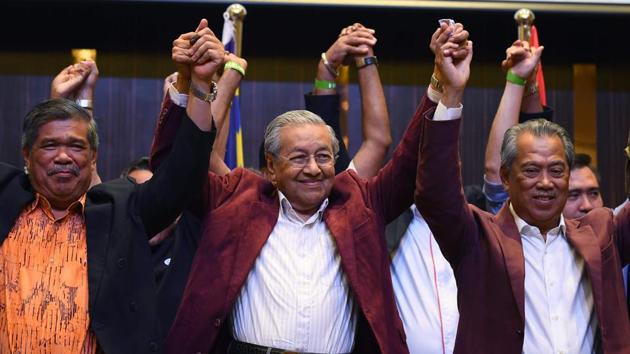 Former Malaysian prime minister and opposition candidate Mahathir Mohamad (C) celebrates with other leaders of his coalition during a press conference following the 14th general elections in Kuala Lumpur. (Manan Vatsyayana / AFP) Former Malaysian prime minister and opposition candidate Mahathir Mohamad (C) celebrates with other leaders of his coalition during a press conference following the 14th general elections in Kuala Lumpur. (Manan Vatsyayana / AFP)