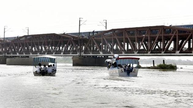 A swollen Yamuna river in New Delhi. (HT File Photo) A swollen Yamuna river in New Delhi. (HT File Photo)