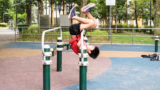 Child experts say children should be encouraged to run or indulge in some physical activity when they take a break from studies.(Shutterstock)