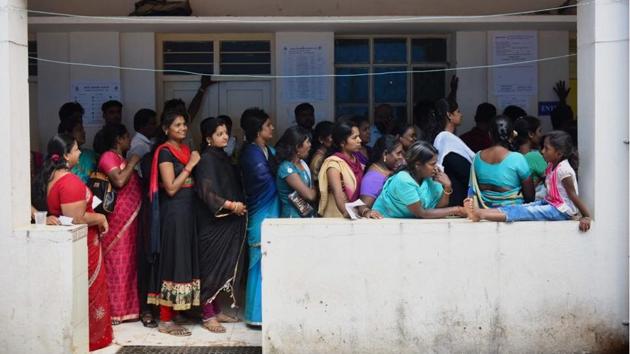 People queue outside a polling station to cast their vote at the Government College of Pharmacy in Bengaluru. The polling which began at 7 am at 58,546 polling stations in 222 seats, will conclude at 6pm. The Karnataka Legislative assembly has 224 seats but elections in two constituencies, Jayanagar and Rajarajeshwari Nagar, both in Bengaluru, have been postponed. (Arijit Sen / HT Photo)