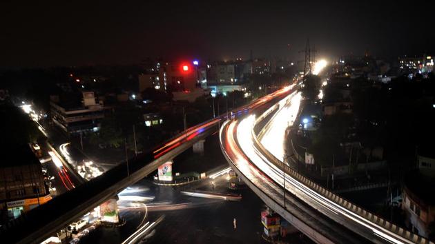 Weather in Jalandhar and Kapurthala districts suddenly changed when clouds took over and there was complete dark at some places during the afternoon on Saturday. (Pardeep Pandit/HT)