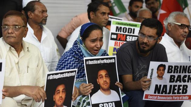 Najeeb Ahmad’s mother Fatima Nafees at a protest in Jantar Mantar in New Delhi on October 28, 2016.(Sonu Mehta/HT File Photo)