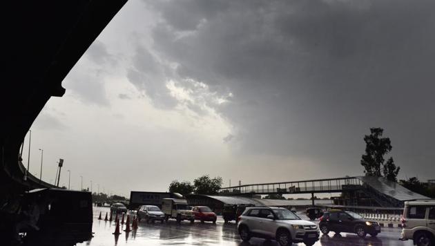 Uttarakhand, Jammu and Kashmir and Himachal Pradesh may witness thunderstorm accompanied by squall in the next two days. (Sanjeev Verma/HT Photo) Uttarakhand, Jammu and Kashmir and Himachal Pradesh may witness thunderstorm accompanied by squall in the next two days. (Sanjeev Verma/HT Photo)