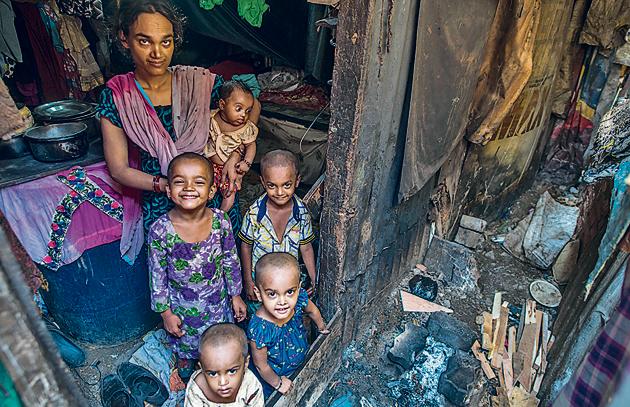 A family at one of the slums in M-East ward. Low immunisation rates with poor living conditions exposes the children and the families to a number of diseases.(Pratik Chorge/HT Photo) A family at one of the slums in M-East ward. Low immunisation rates with poor living conditions exposes the children and the families to a number of diseases.(Pratik Chorge/HT Photo)