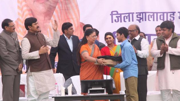 Chief minister Vasundhara Raje distributes laptops to meritorious school students.(HT FILE PHOTO) Chief minister Vasundhara Raje distributes laptops to meritorious school students.(HT FILE PHOTO)