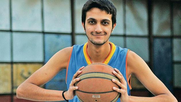 STAR PLAYER: National-level basketball player, blue belt in taekwondo, footballer, cricketer and master of the ‘ankle-breaker’ move on the basketball court. Meet Karan Dutta, the head boy of DAV Public School, Sector 8 C, Chandigarh. (Karun Sharma/HT) STAR PLAYER: National-level basketball player, blue belt in taekwondo, footballer, cricketer and master of the ‘ankle-breaker’ move on the basketball court. Meet Karan Dutta, the head boy of DAV Public School, Sector 8 C, Chandigarh. (Karun Sharma/HT)