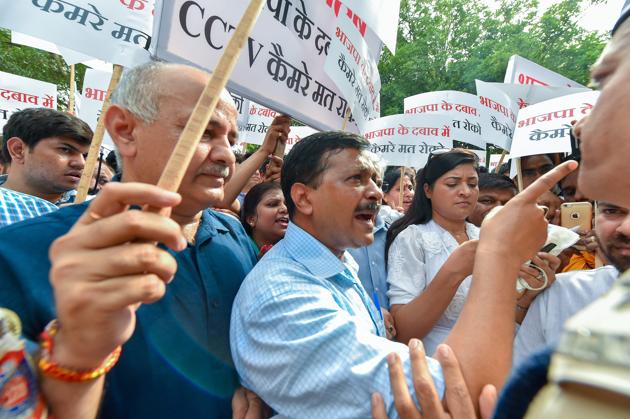Chief minister Arvind Kejriwal, deputy CM Manish Sisodia and AAP MLAs march towards the LG’s house in New Delhi on Monday. (PTI) Chief minister Arvind Kejriwal, deputy CM Manish Sisodia and AAP MLAs march towards the LG’s house in New Delhi on Monday. (PTI)