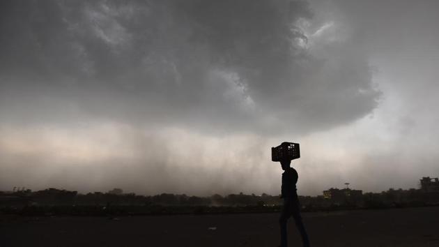 Dark clouds seen above Gurugram in the afternoon on Sunday. Uttar Pradesh bore the brunt of a thunderstorm and hail that left at least 38 people dead, while 12 people including four children were killed in West Bengal, nine in Andhra Pradesh, officials said. (Sanjeev Verma / HT Photo) Dark clouds seen above Gurugram in the afternoon on Sunday. Uttar Pradesh bore the brunt of a thunderstorm and hail that left at least 38 people dead, while 12 people including four children were killed in West Bengal, nine in Andhra Pradesh, officials said. (Sanjeev Verma / HT Photo)