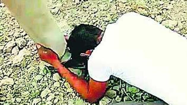 An Uttar Pradesh police constable was suspended after he allegedly humiliated a man by forcing him to rub his nose on his shoes. (HT Photo) An Uttar Pradesh police constable was suspended after he allegedly humiliated a man by forcing him to rub his nose on his shoes. (HT Photo)
